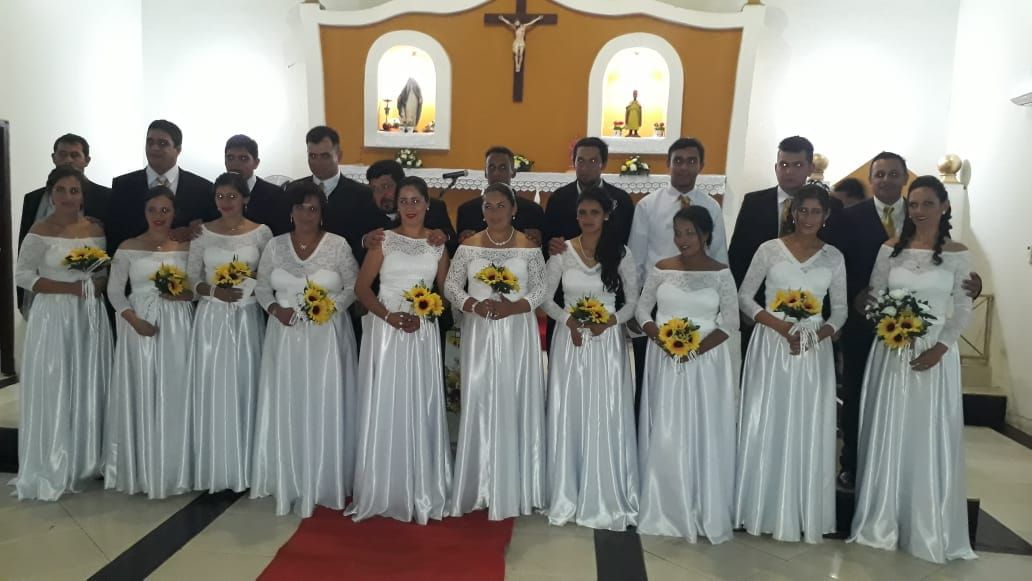 Parejas beneficiarias del Programa Ikatu se unen en boda comunitaria