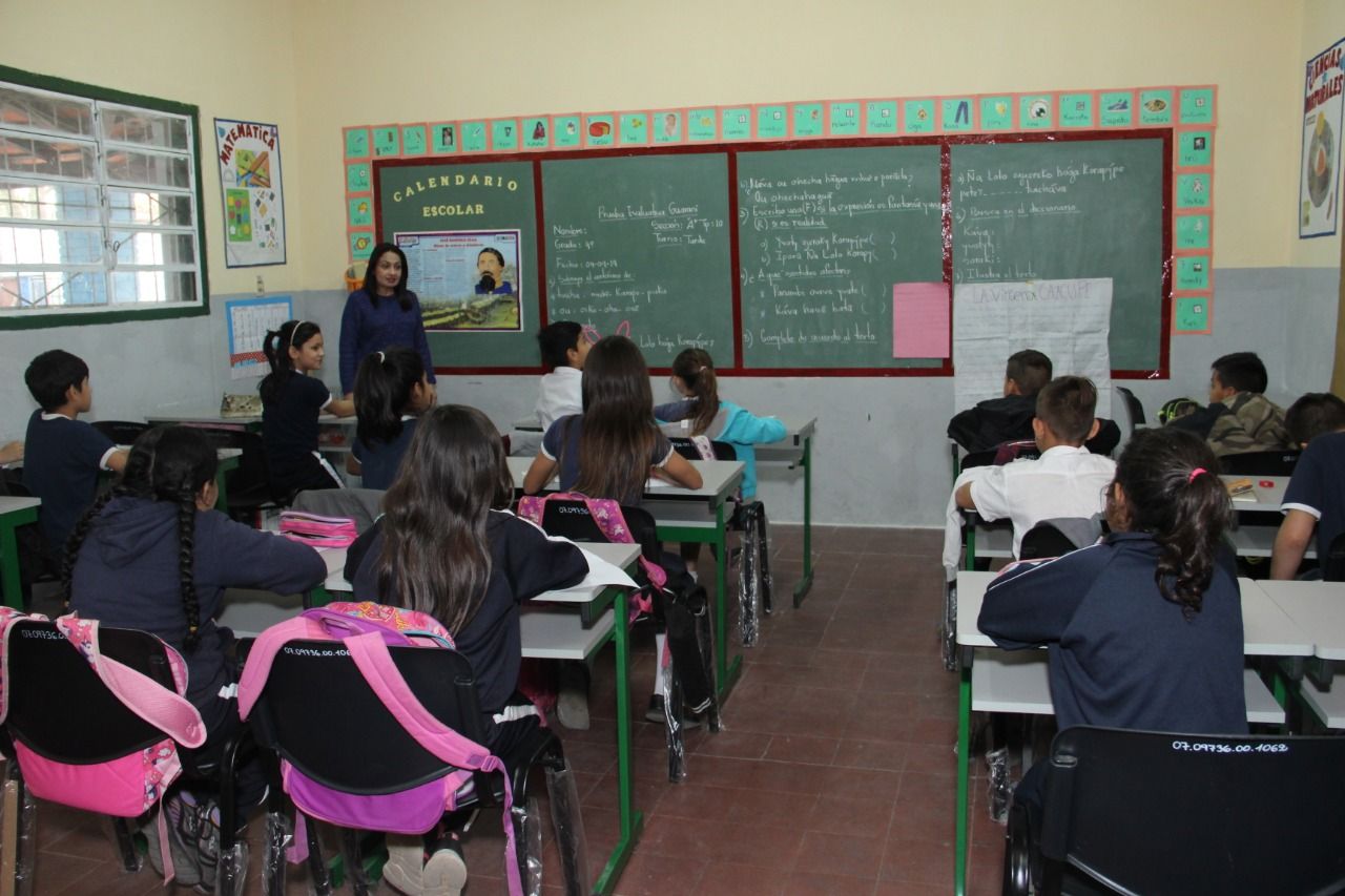 Clientes del Stock y Superseis entregaron donación de la campaña “Tu vuelto da vuelta” a las escuelas