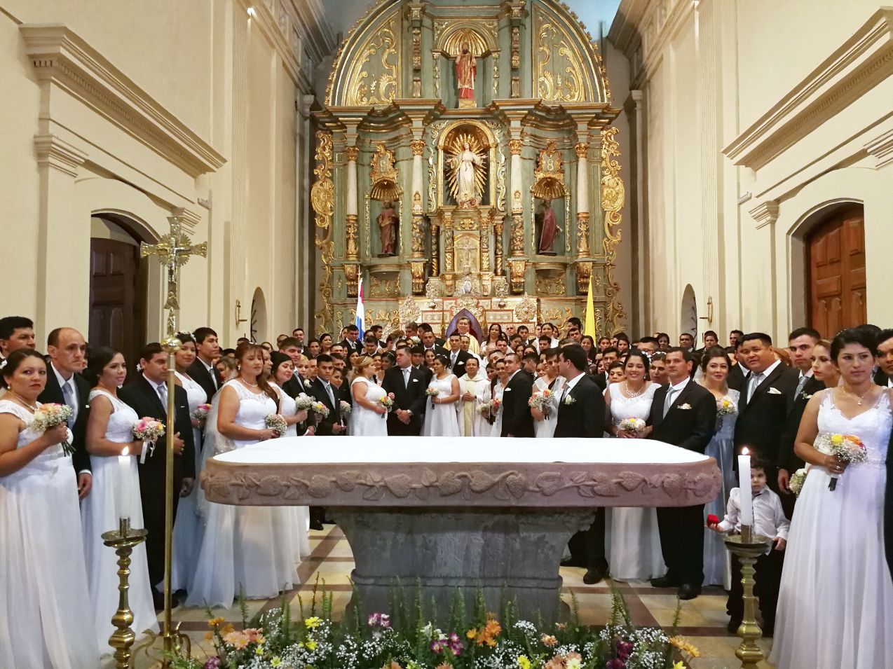 111 parejas contraen matrimonio en la boda comunitaria más grande de Asunción