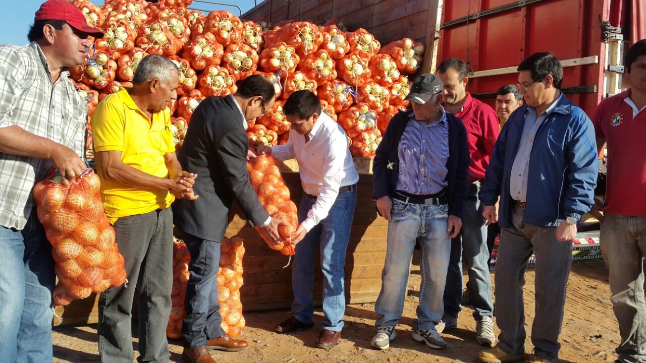 Stock y Superseis apoyan a productores con la compra de cebollas nacionales