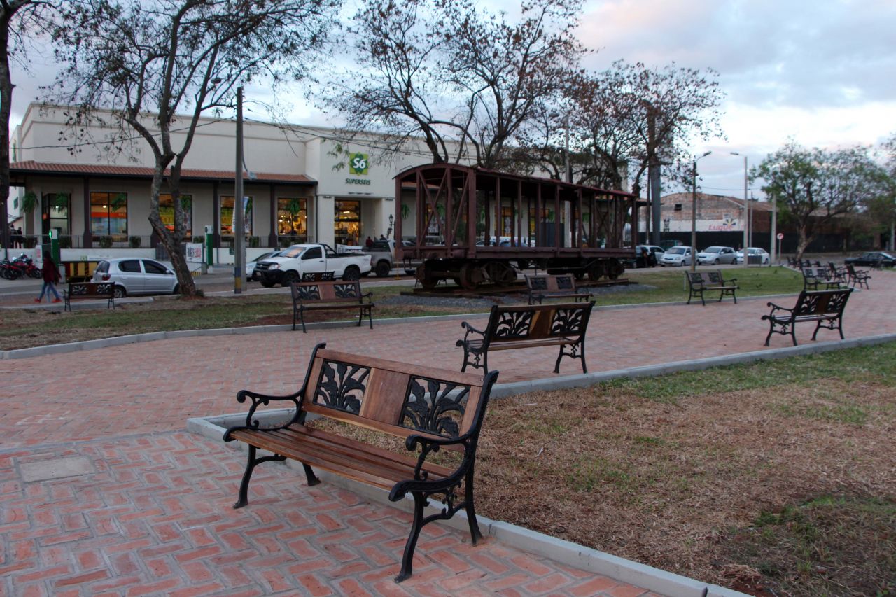 Superseis revitalizó la plaza del Ferrocarril de Luque en beneficio de la comunidad